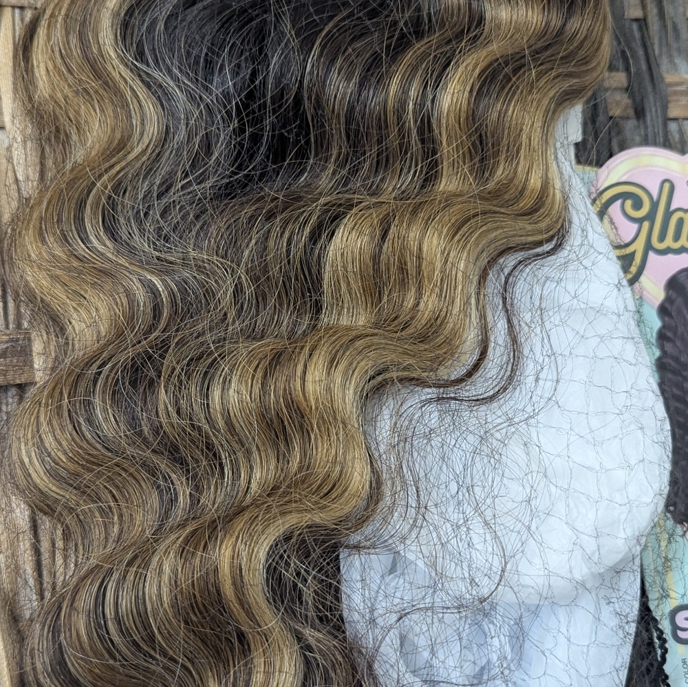 Woman Lace Front Wig - Picture 3 of 15